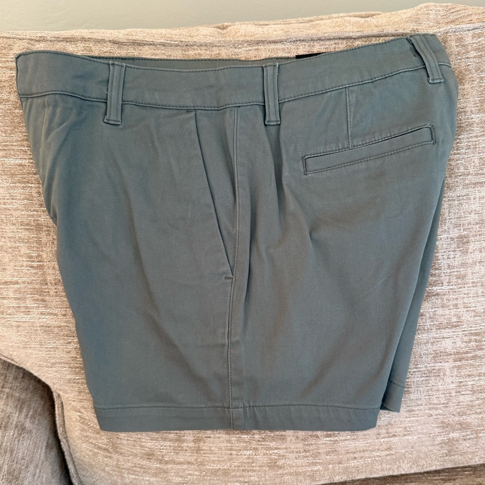 🔥NWT‼️ Women’s Banana Republic Olive Green Chino Shorts - Size 8✨✨✨ - Picture 3 of 6